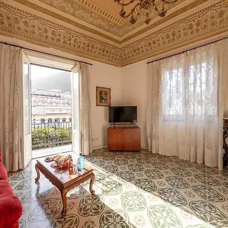 Residenza Piazza 切法卢