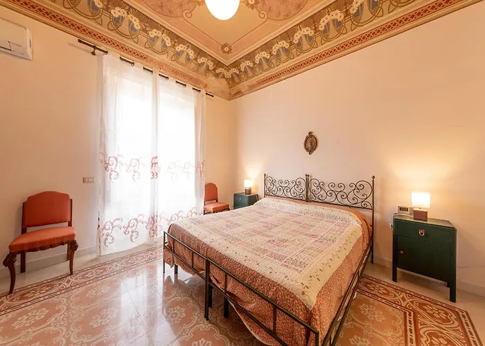 Residenza Piazza * Чефалу