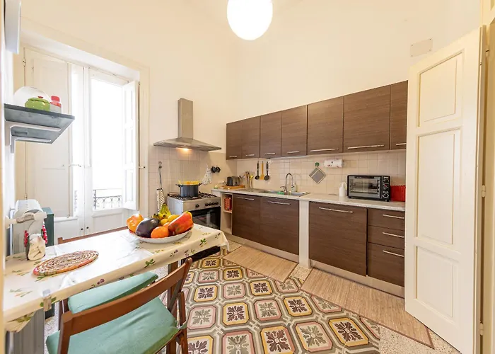 Residenza Piazza Чефалу